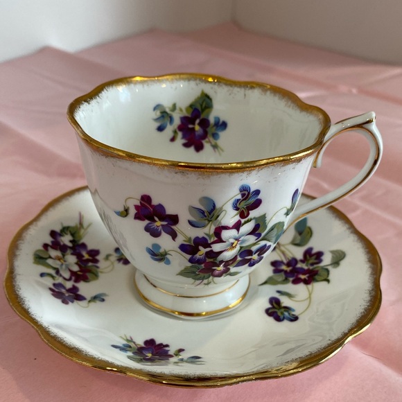EUC Vtg Royal Albert Teacup and Saucer in the Pattern “Violets for Love” - Picture 3 of 8